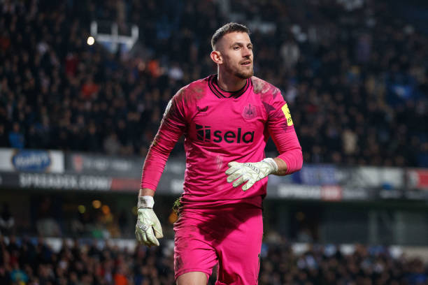 并伺机通过 并伺机通过