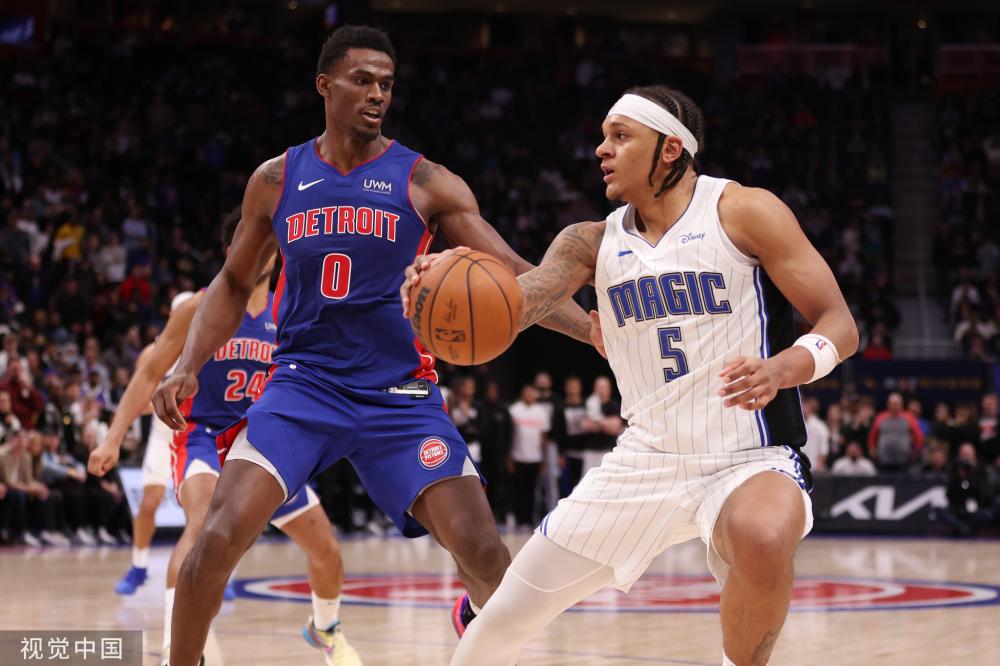 英超：曼联大胜阿森纳锁定榜首